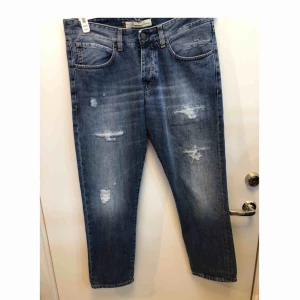  - Helt nya jenas, skickas via frakt till hela Sverige