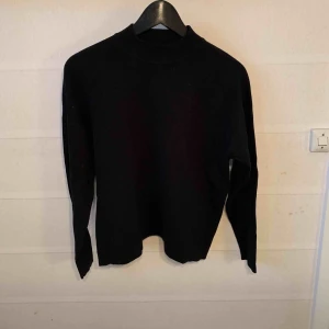  - Stickat från HM Basic , färg svart