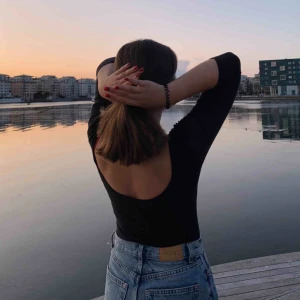  - Säljer mina jättesnygga wide Yoko jeans från Monki! Jag kan skicka (köparen står då för frakt) men föredrar att mötas upp.     Ifall du vill ha flera bilder eller ifall du har flera frågor så kan du kontakta mig. ❤️🥰