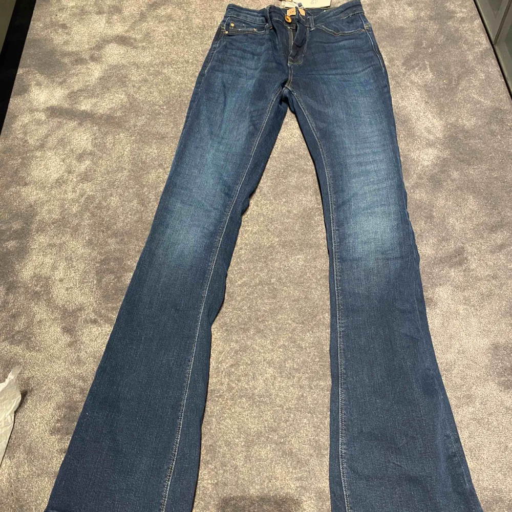 Helt nya bootcut jeans från Only . Jeans & Byxor.