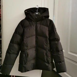  - Vinterjacka dun. Riktigt varm och skön hel och i mycket fint skick