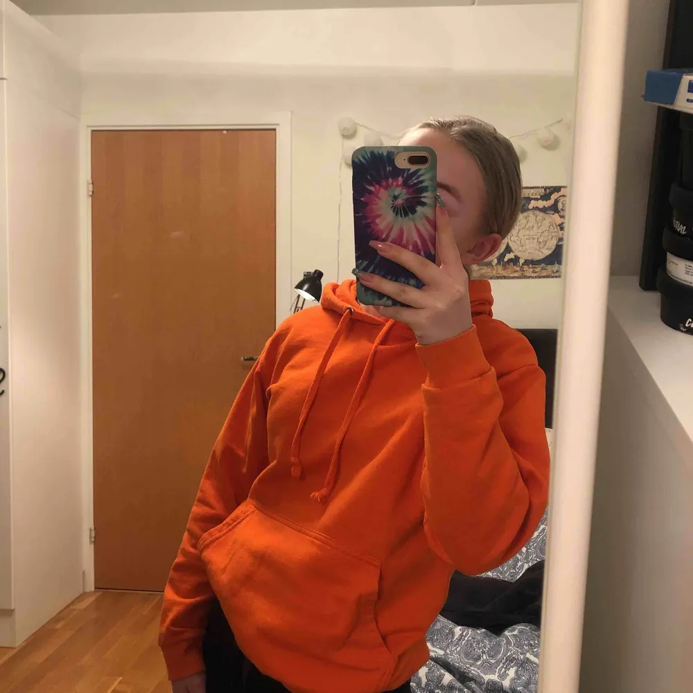 Ball orange hoodie från Ö - A 🧡 nypris 400kr. Hoodies.