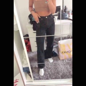  - raka svarta jeans från monki, aldrig riktigt kommit till användning men sjukt sköna och snygga