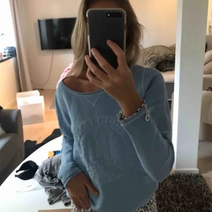  - Säljer denna tröja ifrån boomerang, mysig en kall sommarkväll. 