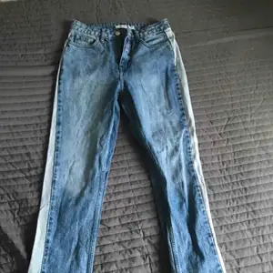 Nakd jeans, funkar bra till strlk 32 och 34,använda fåtal gånger 