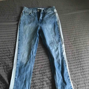  - Nakd jeans, funkar bra till strlk 32 och 34,använda fåtal gånger 