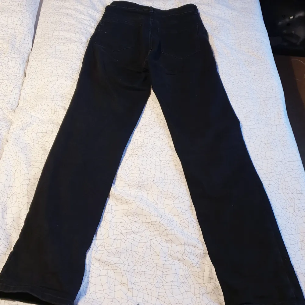 Svarta raka högmidjade jeans från Lindex. Mycket stretch och 5 fickor! Skickas (max 37kr frakt) eller möts i Göteborg.. Jeans & Byxor.