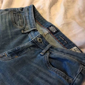  - Bootcut jeans i jättefint skick. Original pris: 799kr. Skriv vid intresse av mer bilder💓