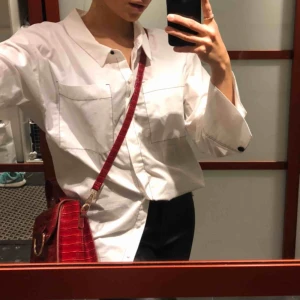  - Fantastisk skjorta från Zara med svarta sömmar. Möts upp eller fraktar 😃