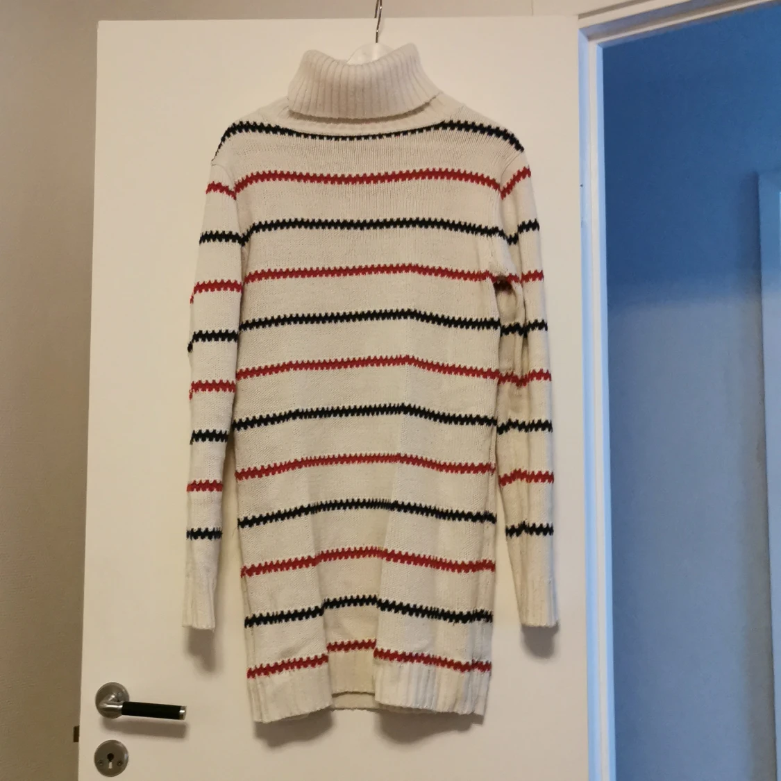 Stickad figursydd "pippitröja"