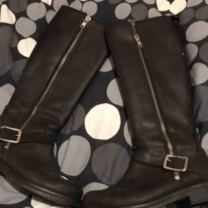  - Urban project stövlar .storlek 38 Inga defekter på skorna ,sparsamt använda.  Frakt tillkommer. 