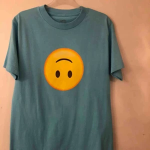  - Skitsnygg äkta tröja från ASSC. Storlek s och har normal passform. 100% bomull. Endast testad. Säljer pga att den aldrig kommit till användning. 