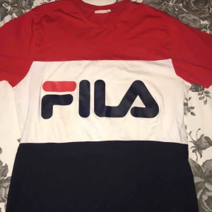  - T-shirt från fila, storlek M, bra skick