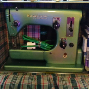 Symaskin - Husqvarna c21a grön använd fåtal gånger, fullt komplett. 