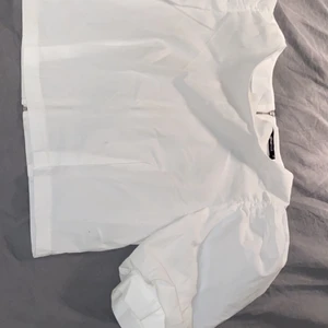 Ginatricot - Jättefin oanvänd tröja från Gina! Köpes för 250 säljer för 90 + 30 frakt;)stl 42 den passar mig som är stl S