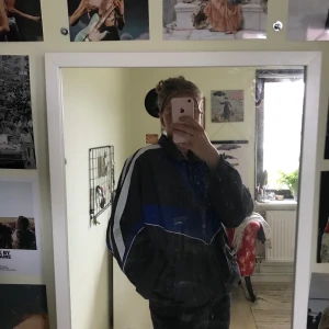 Greyhound vindjacka - Retro oversized vindjacka från greyhound i fint skick🦋, frakten kostar 79 kr