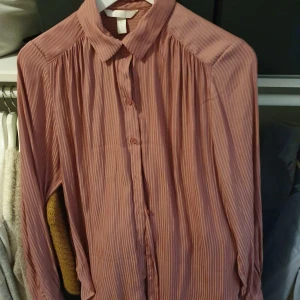 skjorta  - Knappt använd 