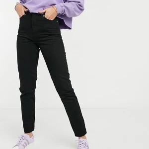 Dr Denim Nora Tall - Helt nya endast testade svarta jeans från Dr denim i modellen Nora. Det är i deras ”Tall” kollektion. Storlek 31 men är absolut ingen stretch i dem så skulle säga en M/L. Säljer pga att de inte passar på mig 🥺 Frakt tillkommer! 