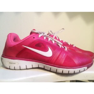  - Nike training move fit. Nästan oanvända, mycket bra skick!