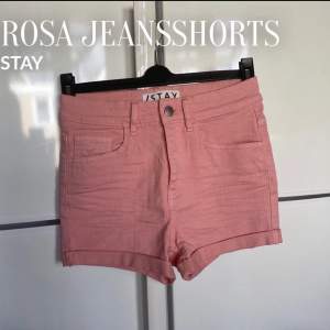 Rosa jeansshorts från STAY i strl s men mer som xs, frakt ingår ! 🦋