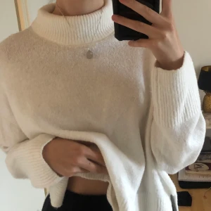 Stickad tröja - Supermysig stickad tröja från gina i storlek XL, men passar mig med S