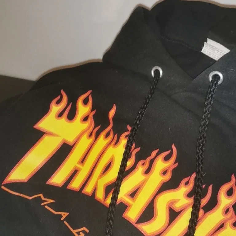 Säljer min Thrasher hoodie då den inte används längre, den är i fint skick. Vid flera intresserade blir det budgivning✨ (kan både frakta eller mötas upp i Umeå) . Hoodies.