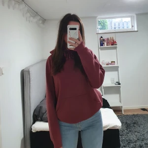 Hoodie från bikbok - Nästan aldrig använd hoodie från Bikbok, pris kan diskuteras. Buda i kommentarerna :)
