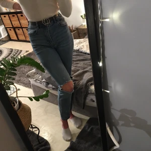 Jeans från Gina  - Snygga jeans från Gina! Som nya då de endats är använda 2 gånger, hör av er för fler bilder eller frågor. Säljer till högsta budet!💞