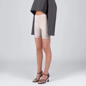 LXA cykelbyxa - Beiga cykelbyxor från Linn Ahlborgs kollektion LXA✨ nyskick då de bara är testade, storlek M men passar S-L skulle ja säga beroende på passform! Nypris 299, säljer för 180 INKLUSIVE frakt 💗