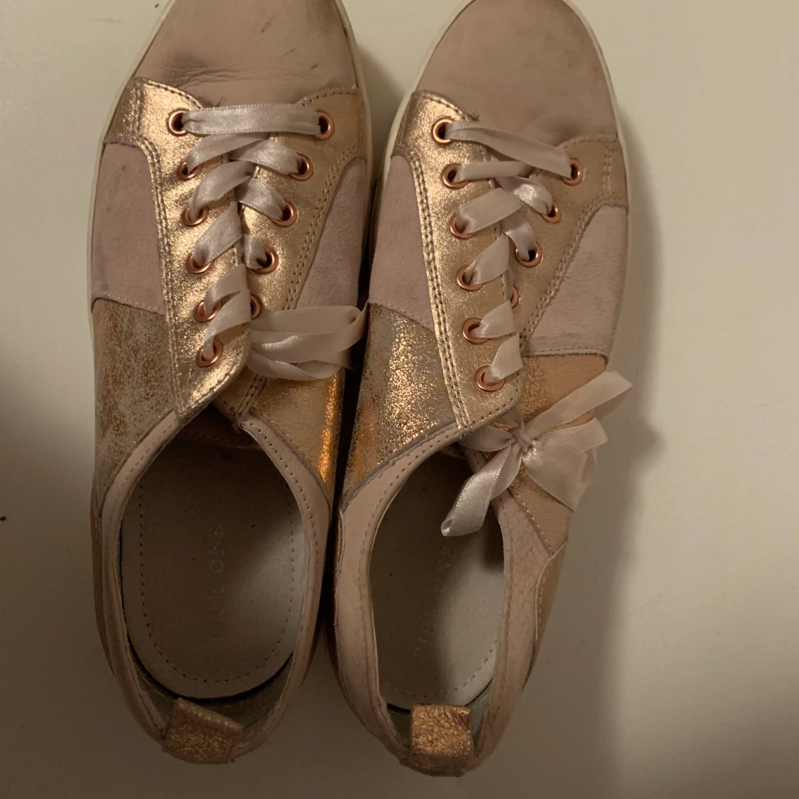 Rosa sneakers strl 40 - 90