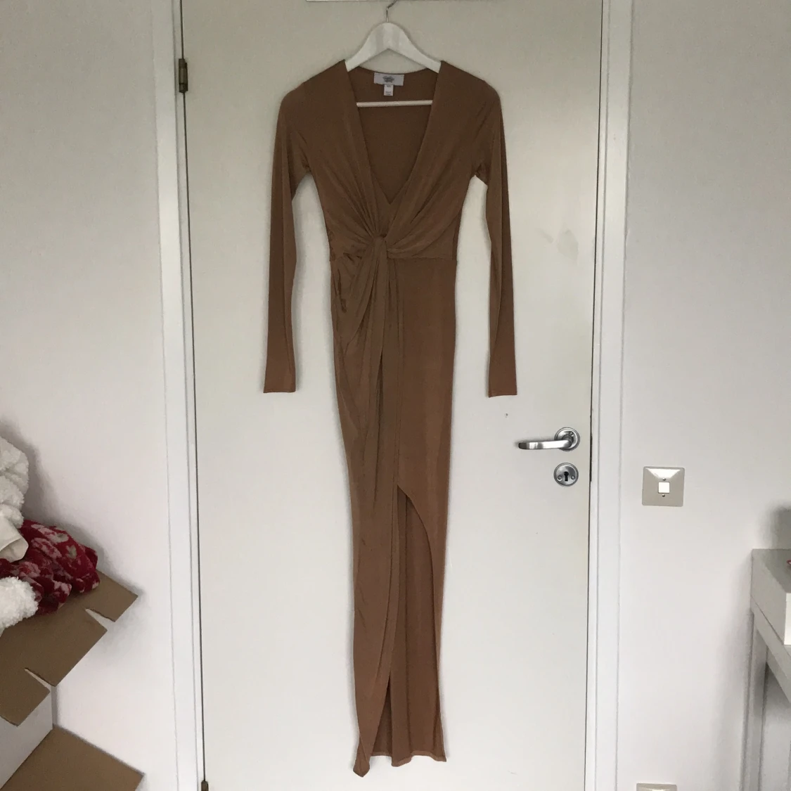 Beige/brun klänning från Rebecca Stella