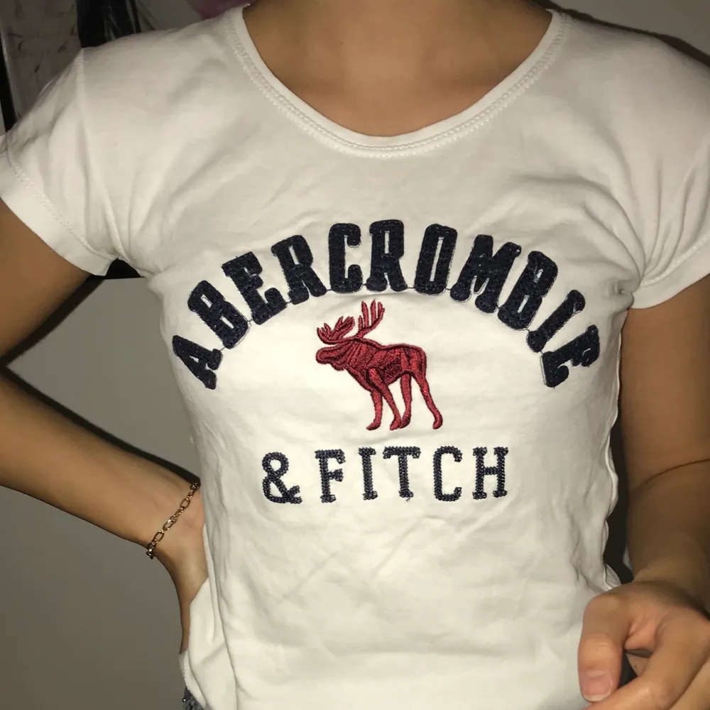 Oanvänd Abercrombie T-shirt som jag gärna vill bli av med! :). T-shirts.