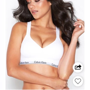 Calvin klein bh - som ny - S - Säljer en ck topp (Bralette Lift) i storlek S då den är för liten för mig! Korsad i ryggen. Endast testad. Nypris 399kr, säljes för 250kr! Köparen står för frakten!