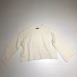 Fin vit tröja  - Fin oanvänd lite tjockare tröja❣️ Köparen står för frakten 🚚