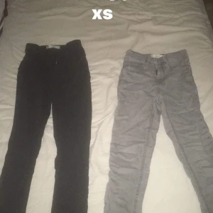 Jeans  - Hej!💓 Säljer nu mina två par molly jeans från gina St:xs Säljer för 200kr+frakt på 59-79 kan skicka med frimärken oxå om de är önskat😊