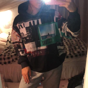 Nakd  - Snygg hoodie men säljer för att den inte kommer till användning eftersom många va intresserade så blev de budgivning, budet ligger på 200 +frakt