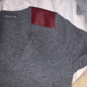 Zadig tröja❤️ - Säljer en jättefin tröja från Zadig som aldrig kommit till användning! Den är hur fin som helst, säljer för 350 kronor❤️