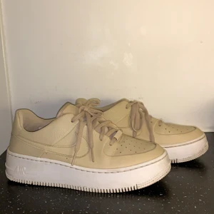Nike Air force  - Nike air force, använda 5 gånger, hög sula. 