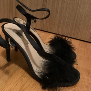 Stilettklackar  - Så gulliga stilettklackar köpta på primark, endast använda 1 gång🤍