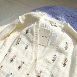 Retro inspirerad kofta - NY! finaste retro inspirerade koftan från New York märket Simple Retro, säljer då jag köpte två storlekar! Original pris 625:-