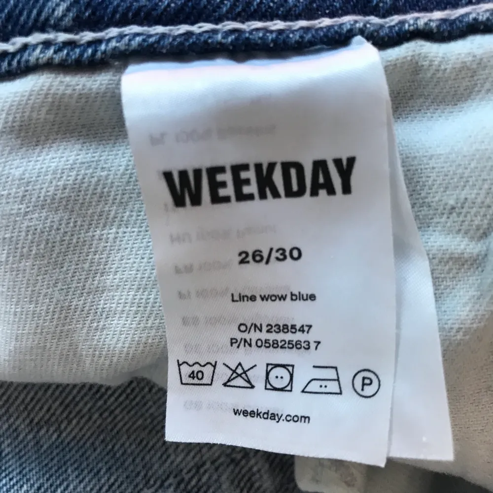 Superfina weekday jeans. Fint skick. Säljer pga använder inte längre. Budgivning kan förekomma.. Jeans & Byxor.
