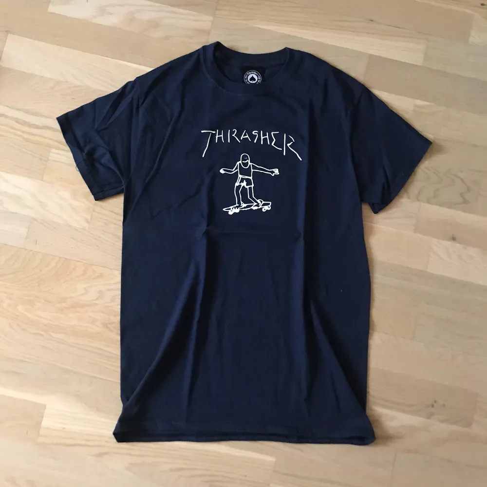 Mörkblå t-shirt från thrasher, aldrig använd (frakt kostar 66kr). T-shirts.