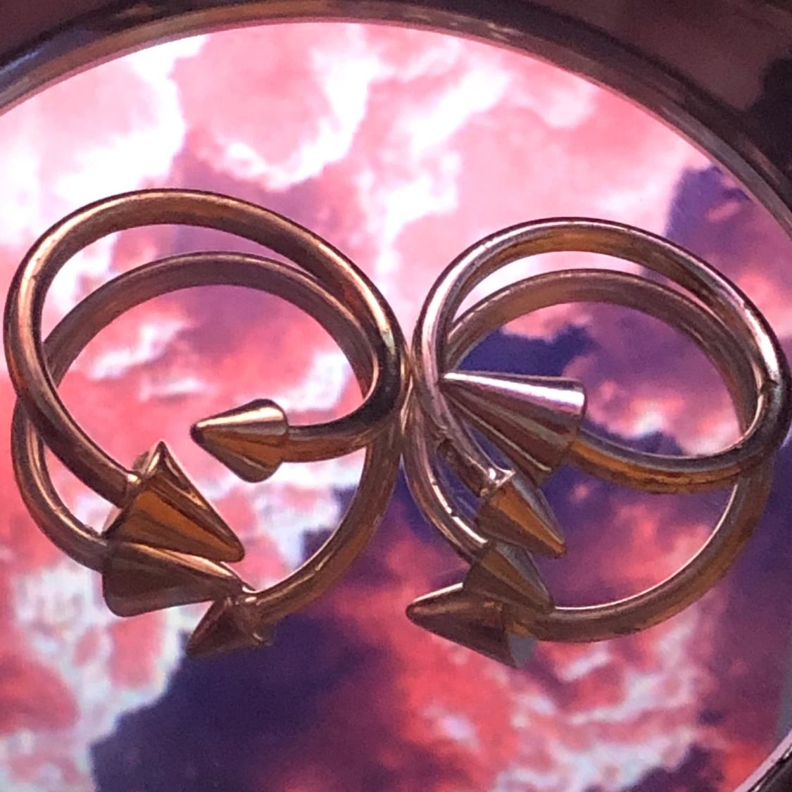 Ringar i silver och guld färg