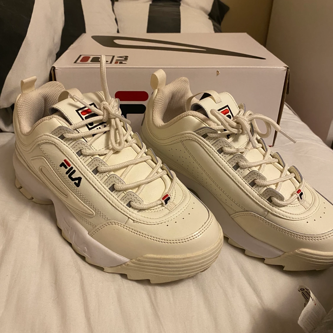 Fila skor