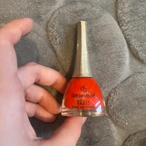 Säljer denna nagellack  - Säljer denna nagellack. I jätte bra skick, finns mycket kvar. Undrar man över något så är det bara att kontakta mig.