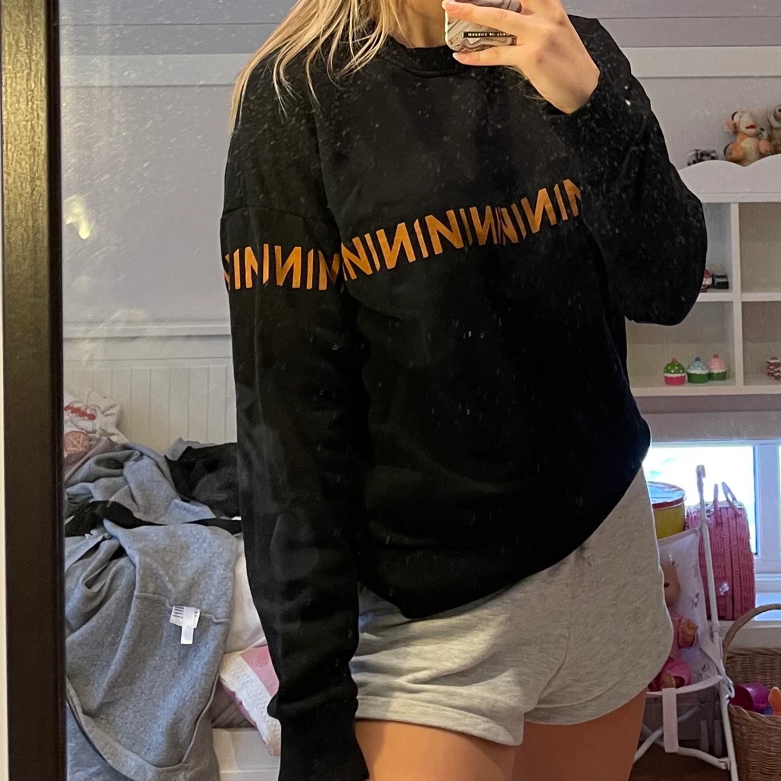 Sweatshirt