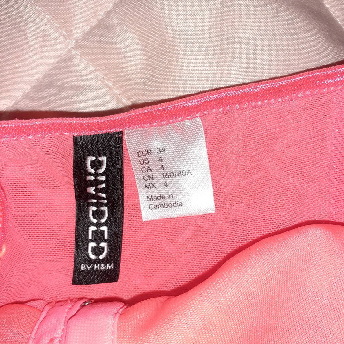 Oanvänd klänning. Storlek 34 - 90