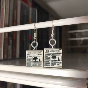  - Tuffa och unika lego-örhängen gjorda av mig! 39kr+eventuellt 11kr frakt, annars kan jag mötas upp i Stockholm beroende på var jag befinner mig:))