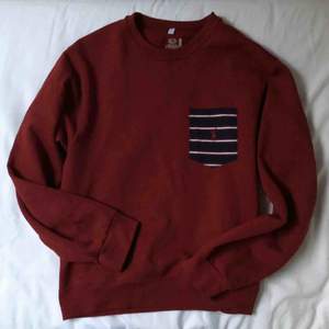 Sweater från ”Ralp Lauren”, köpt på Beyond Retro. Använd väldigt få gånger. Superbra skick! Betalning via swish, kan mötas upp i Stockholm alternativt frakta då köparen står för frakt.