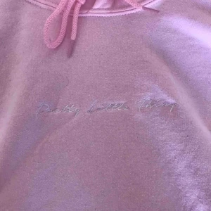 Pretty litte thing - Oversized hoodie från Pretty Little Thing använd en gång🤗